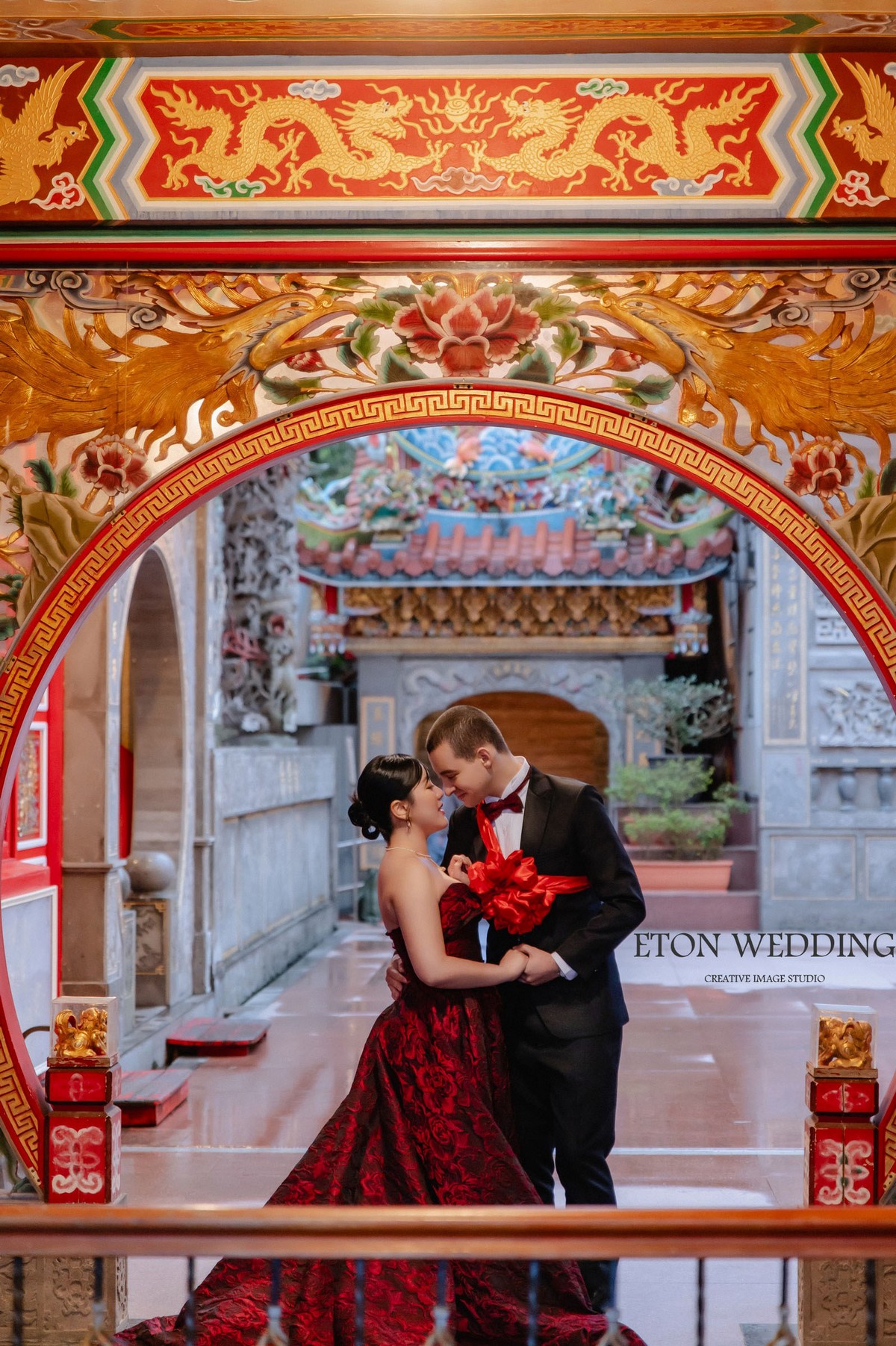海外新人,旅拍婚紗,旅拍攝影,自助婚紗,一站式服務,台灣婚紗,婚紗拍攝地點,台灣婚紗旅拍攻略,檔案全贈,婚紗禮服,中式禮服,秀禾服,龍鳳掛,異國戀,台灣女婿,新住民,跨國夫妻,跨國婚姻,外景婚紗攝影,婚紗外景,婚紗照外景,棚拍婚紗,攝影棚