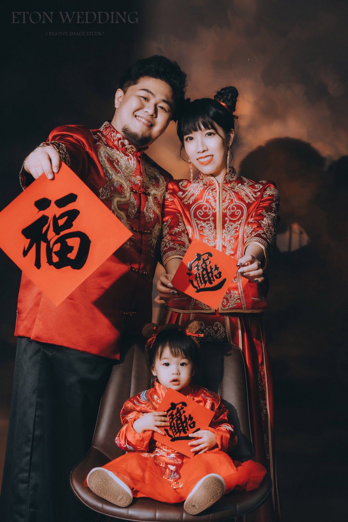 中式全家福拍攝,春節全家福推薦,全家福攝影棚,中式禮服全家福,秀禾服,龍鳳掛,端午節,中秋節,中式婚紗全家福,古裝全家福,全家福古裝,旗袍全家福,全家福旗袍,復古全家福照